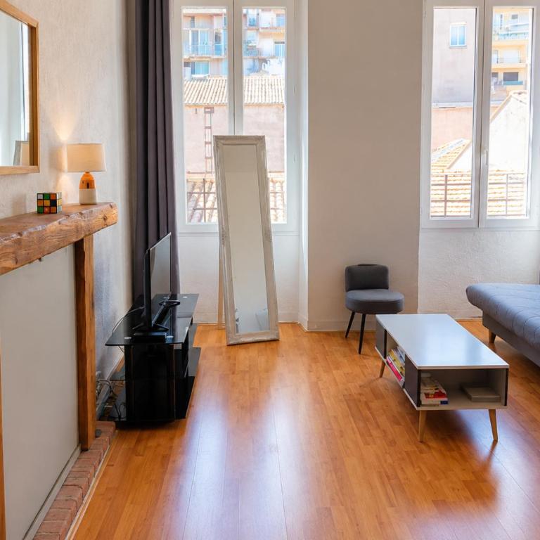 **** VERY CENTRAL Ajaccio 36 rue Fesch, cosy flat in city center pedestrian street, up to 4 people **** - Appartement - 9