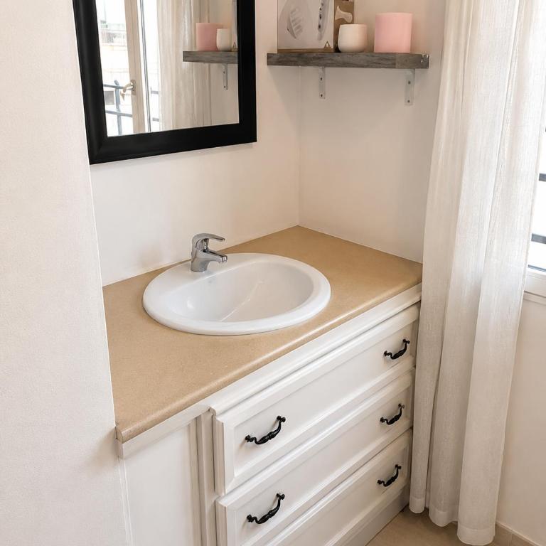 **** VERY CENTRAL Ajaccio 36 rue Fesch, cosy flat in city center pedestrian street, up to 4 people **** - Appartement - 23