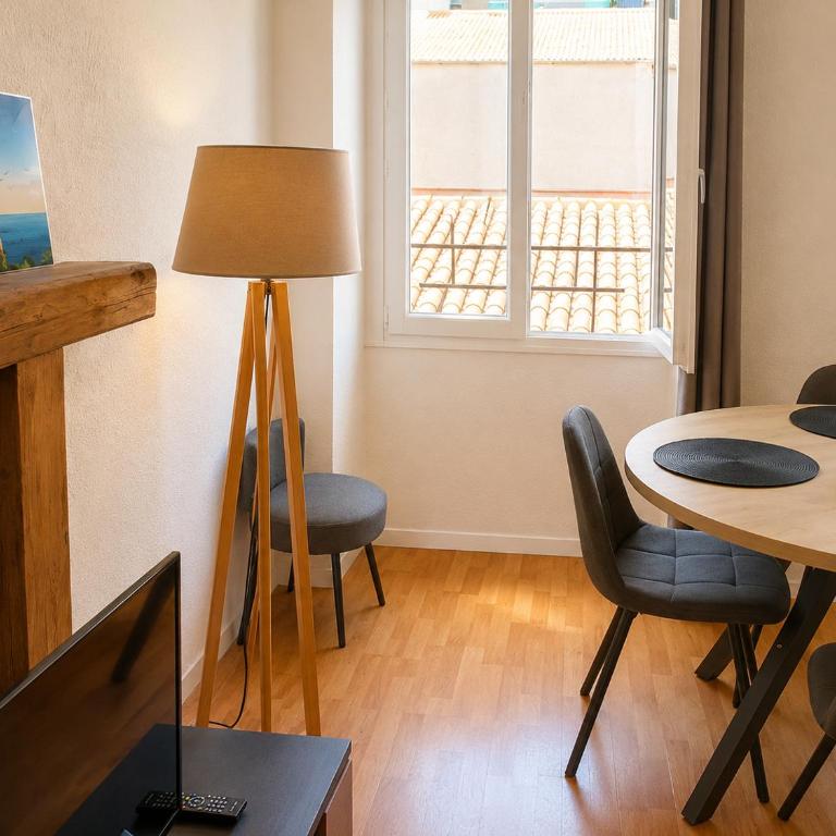 **** VERY CENTRAL Ajaccio 36 rue Fesch, cosy flat in city center pedestrian street, up to 4 people **** - Appartement - 24