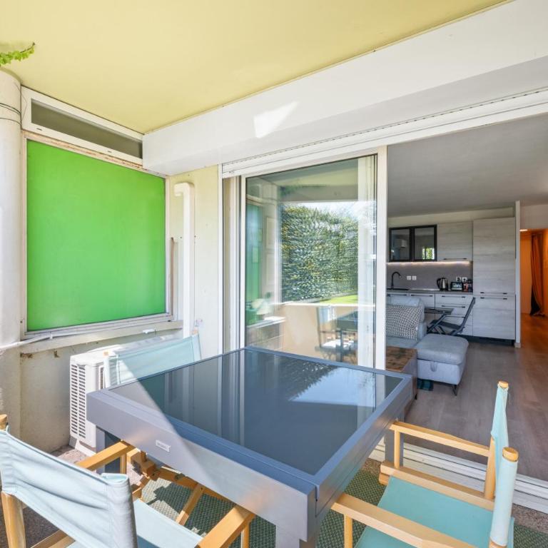 Relaxation 2 Steps From the Sea - Terrace / View - One-Bedroom Apartment with Garden View - 22