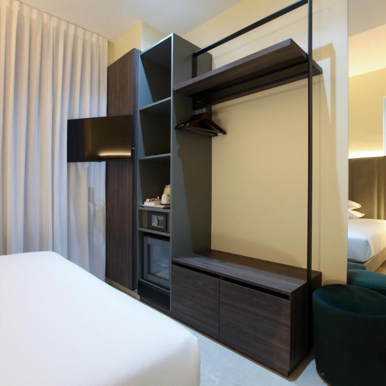 The FLOOR - Small Double Room - 7