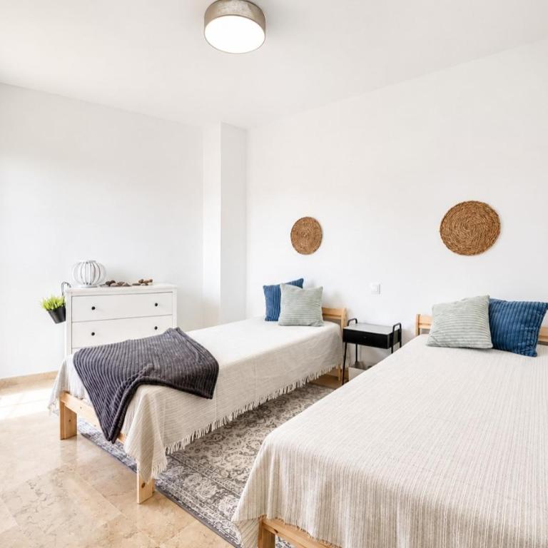 Cozy and quiet apartment with sea views - Two-Bedroom Apartment - 4