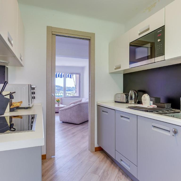 FLOTS BLEUS AP4513 By Riviera Holiday Homes - Appartement 2 Chambres avec Terrasse et Vue sur la Mer - 10