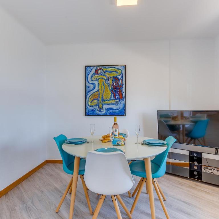 FLOTS BLEUS AP4513 By Riviera Holiday Homes - Appartement 2 Chambres avec Terrasse et Vue sur la Mer - 4