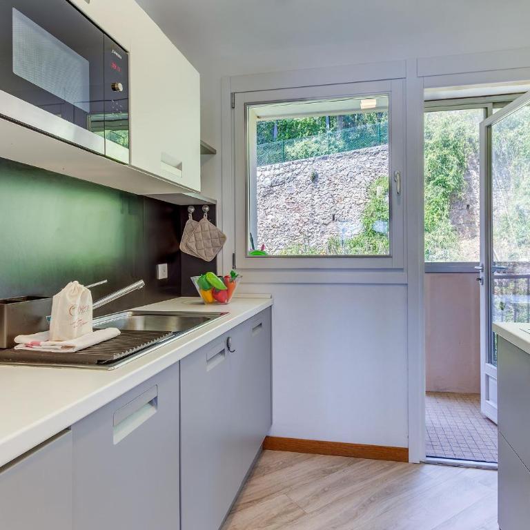 FLOTS BLEUS AP4513 By Riviera Holiday Homes - Appartement 2 Chambres avec Terrasse et Vue sur la Mer - 11