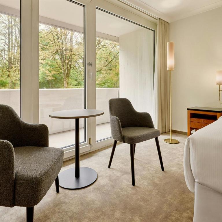 The Westin Grand Munich - Urban Garden Zimmer mit Kingsize-Bett und Balkon - 6