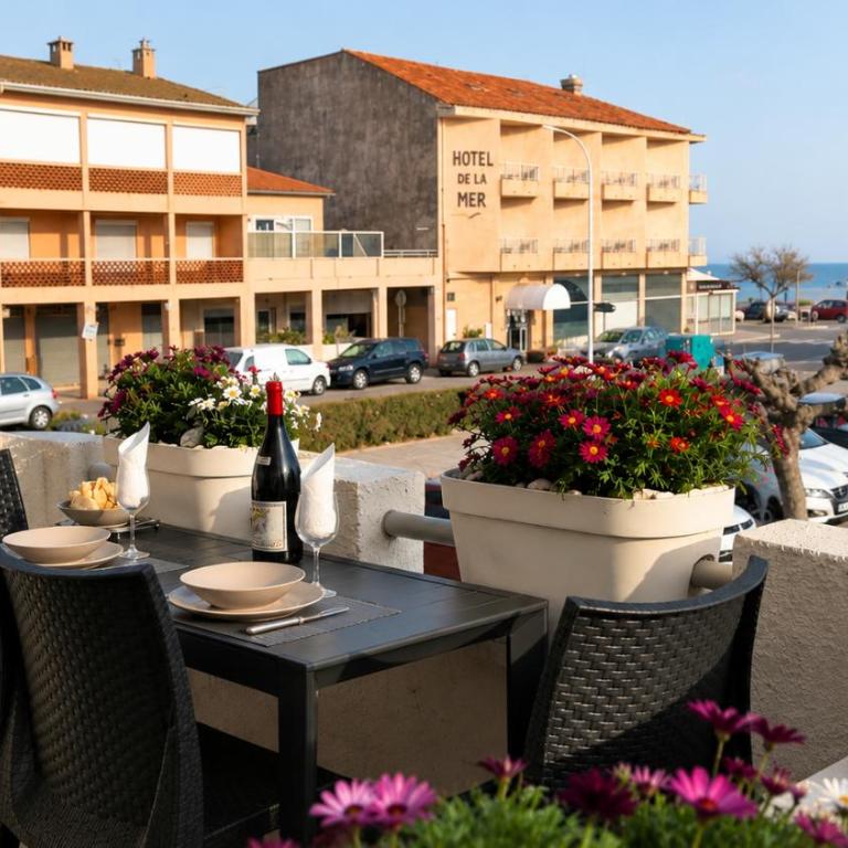 Villa Magaly T4 à 50 m de la plage et de Valras centre avec linge de lit et ménage inclus - Two-Bedroom Apartment with Sea View - 1