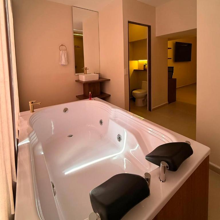 One Apartments Provenza - Queen Suite with Spa Bath - 10