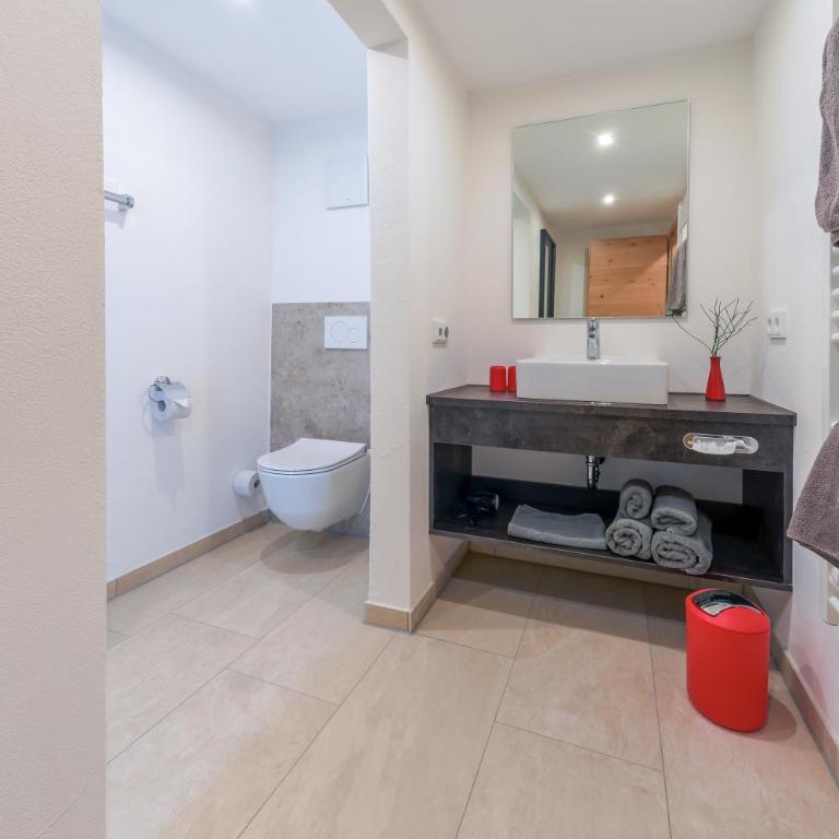 Dreimäderlhaus - Das vegetarische Boutique Hotel - Premium Familienzimmer mit Seeblick - 16
