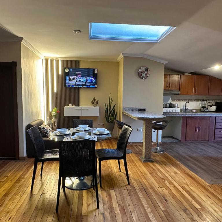 Departamento acogedor, excelente ubicación en Cuenca - Two-Bedroom Apartment - 1