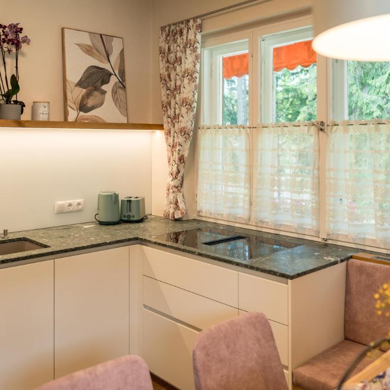 MEINE HEIMAT - Charming Mountain Apartments & Free Summercard - Familienzimmer mit Balkon - 10