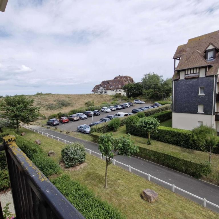 T2 avec un balcon à côté de la plage de Cabourg - Appartement - 10