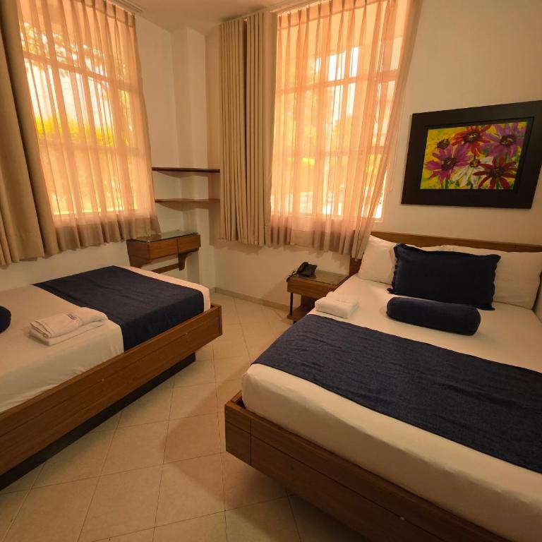 Hotel Monarca - Quadruple Room - 7