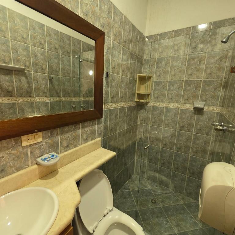Hotel Monarca - Quadruple Room - 1