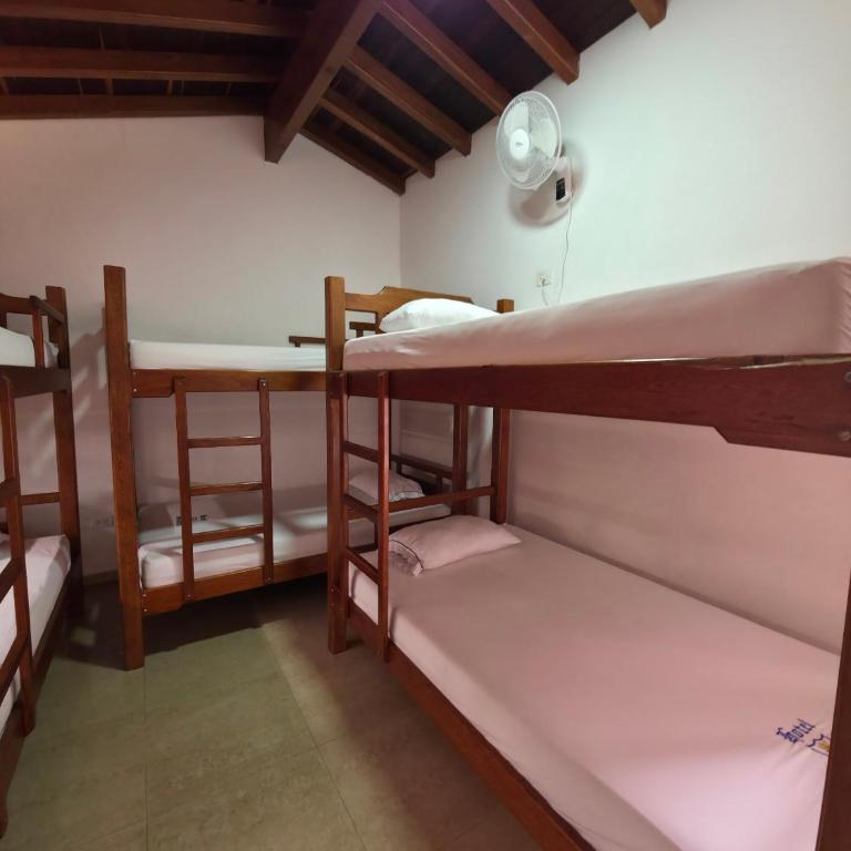 Hotel Monarca - Family Room with Balcony - 11