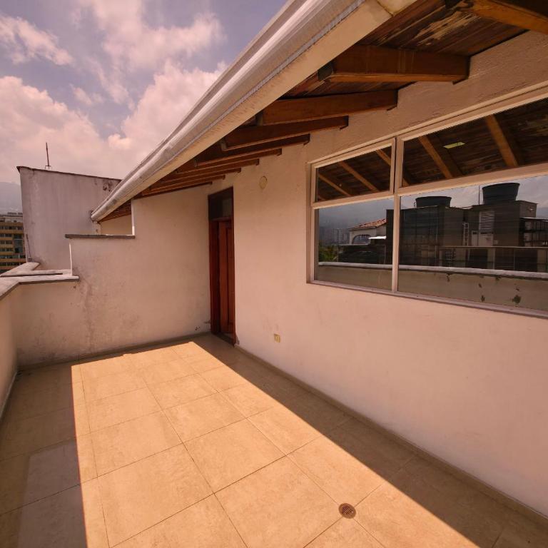 Hotel Monarca - Family Room with Balcony - 10