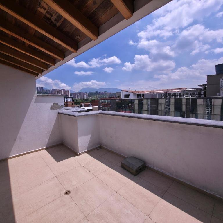 Hotel Monarca - Family Room with Balcony - 4