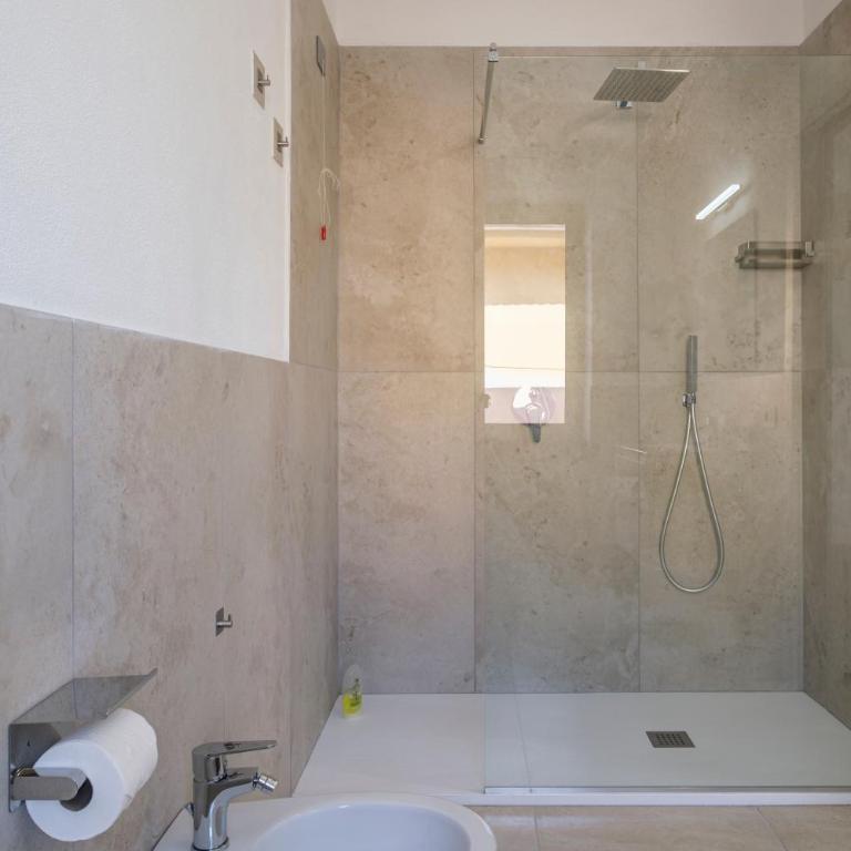 Taylor House - Your room in Olbia - Doppelzimmer mit eigenem Bad - 1