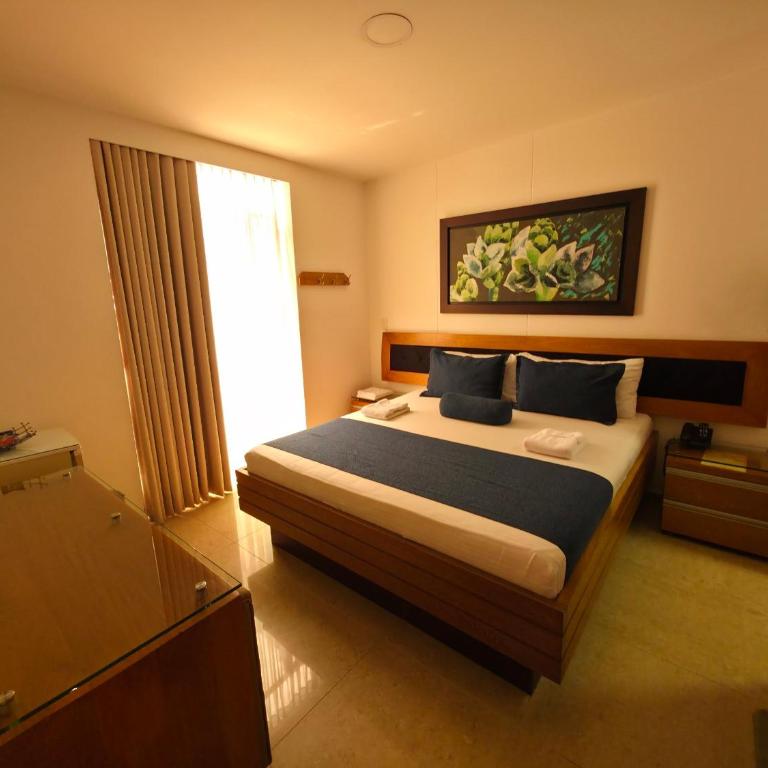 Hotel Monarca - King Room with Mountain View - 6