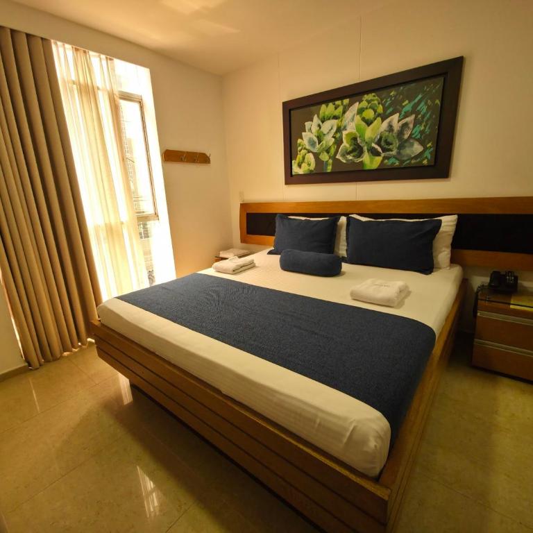 Hotel Monarca - King Room with Mountain View - 1