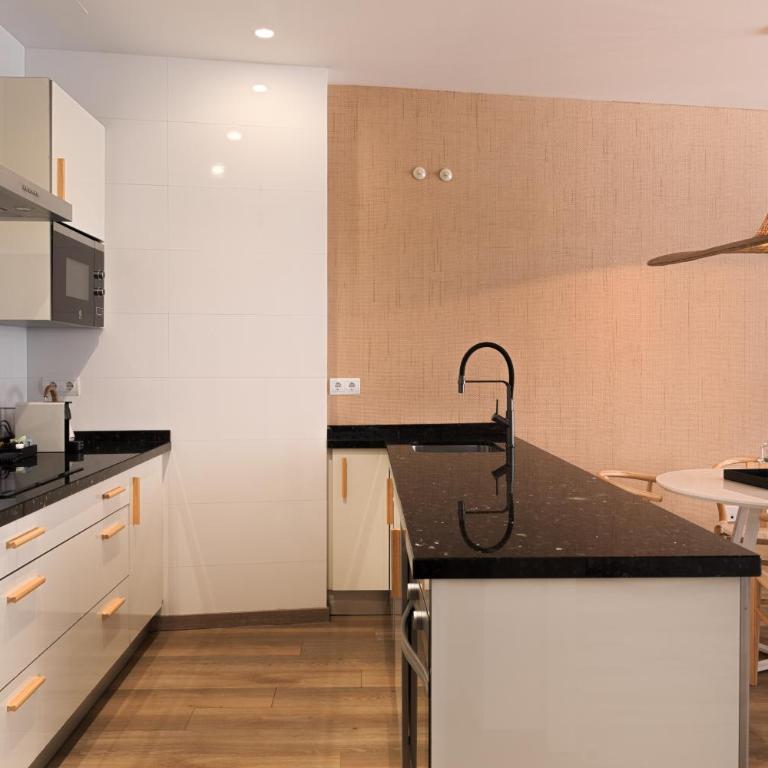 Souviron de Torres by Caleta Homes - One-Bedroom Deluxe Apartment - 9