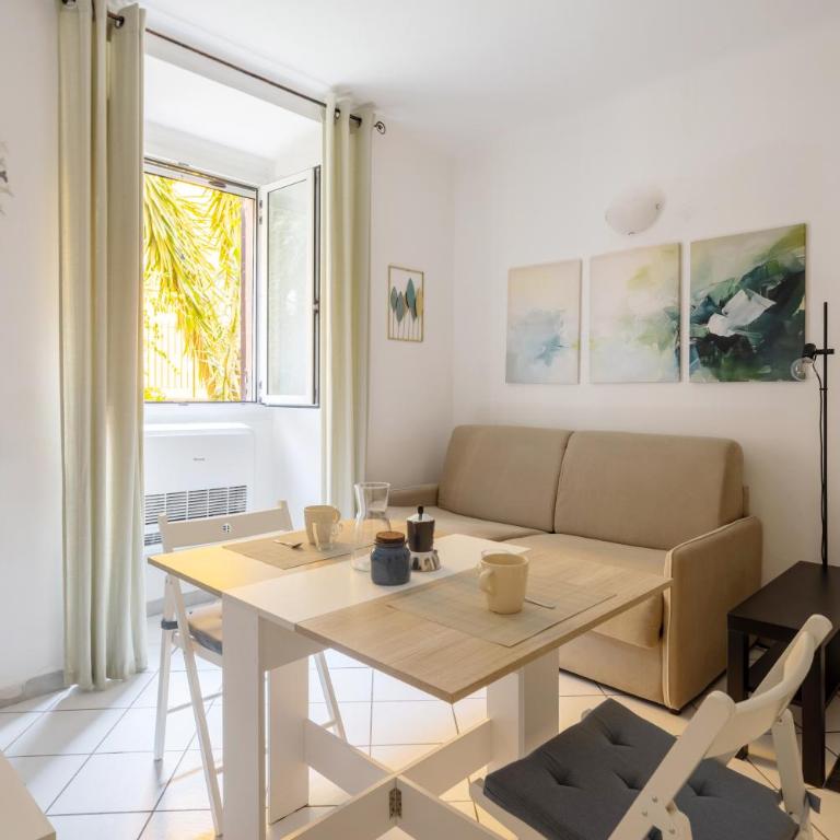 Lovely cozy Studio apartment on La Spezia most loved historic staircase In centro e a 6 minuti dalla stazione - One-Bedroom Apartment - 14