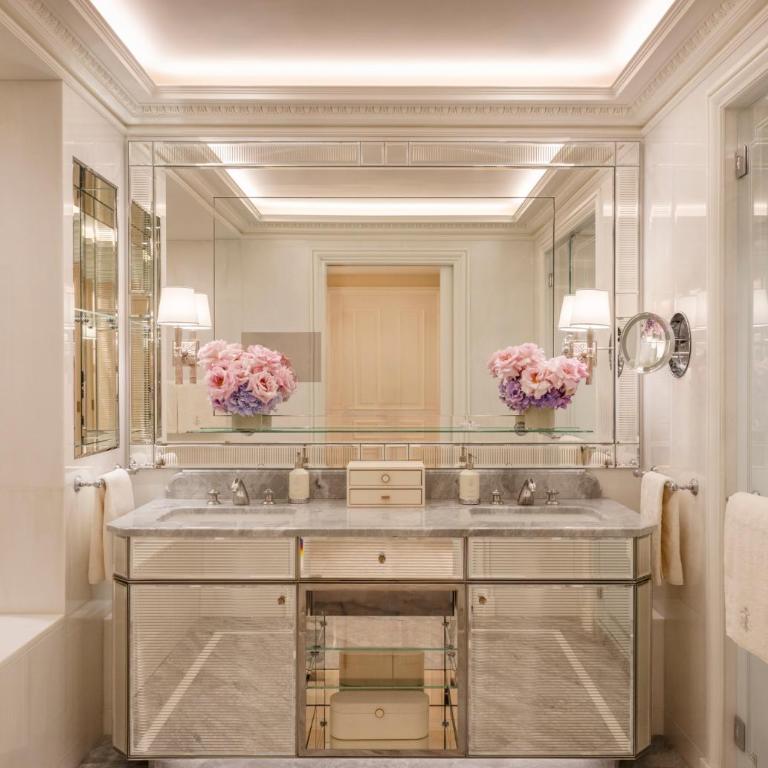 Four Seasons Hotel George V Paris - Suite Deluxe avec Lit King-Size - 7