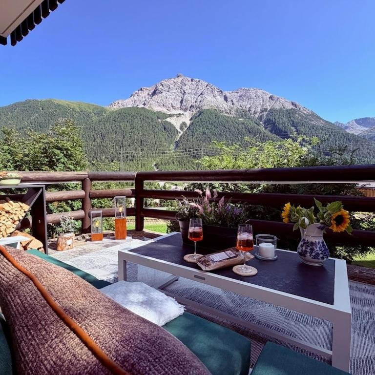 Cozy Retreat near St Moritz with Pool Sauna Fireplace - Apartment mit 1 Schlafzimmer - 1