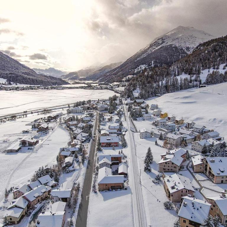 Cozy Retreat near St Moritz with Pool Sauna Fireplace - Apartment mit 1 Schlafzimmer - 55