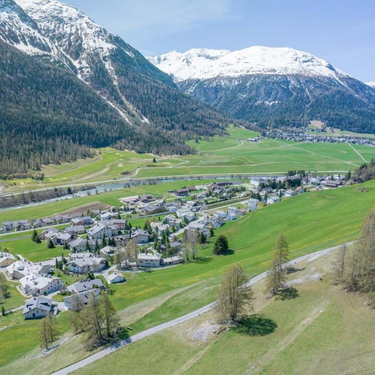 Cozy Retreat near St Moritz with Pool Sauna Fireplace - Apartment mit 1 Schlafzimmer - 53