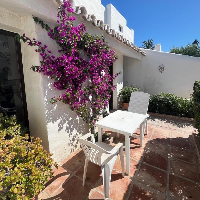 Estepona Villacana next to the beach with garden JO12 - One-Bedroom Apartment with Garden View - 1