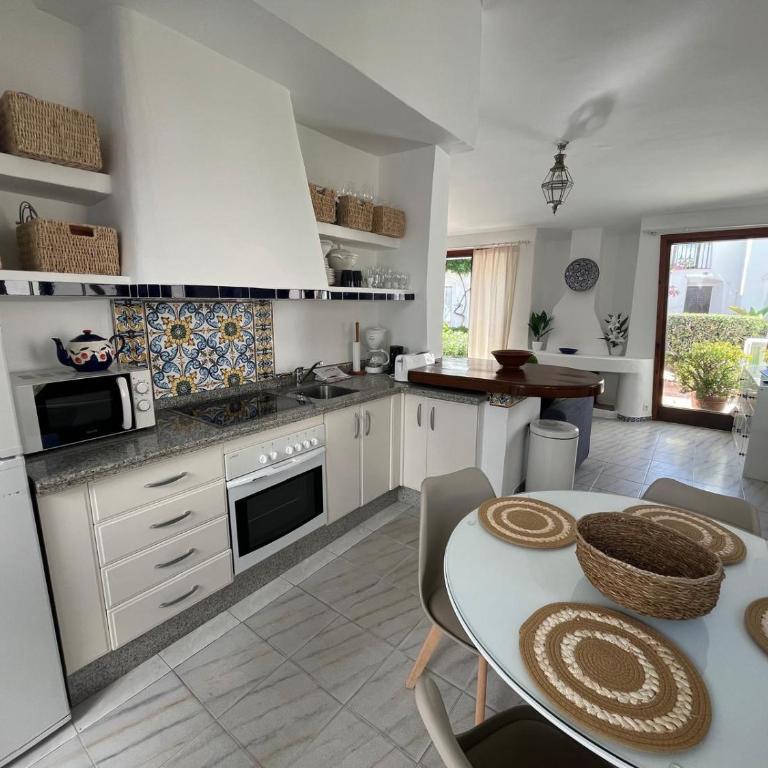 Estepona Villacana next to the beach with garden JO12 - One-Bedroom Apartment with Garden View - 4