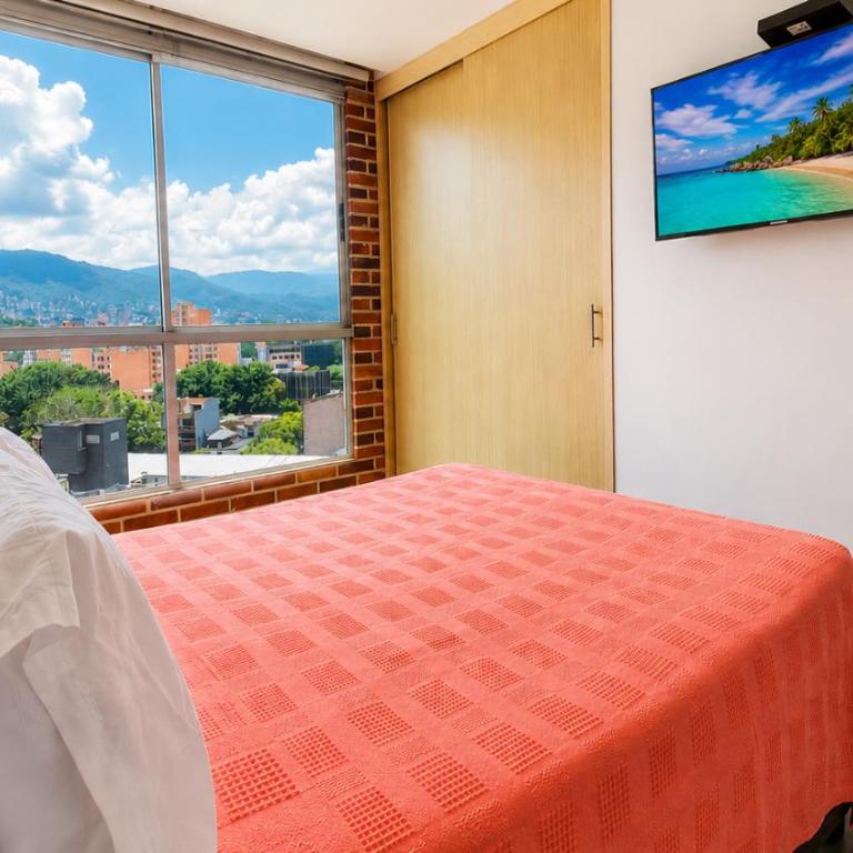 Great Laureles views, Cold AC and best price - One-Bedroom Apartment - 1