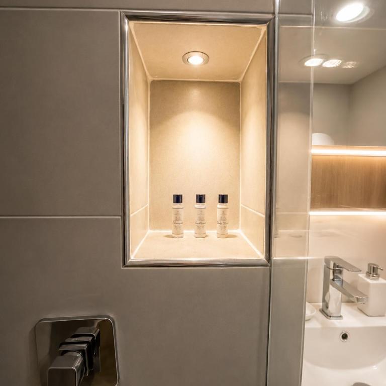Exclusive Apt South Cali 11th Fl 5 min Mall Plaza - One-Bedroom Apartment with View - 4