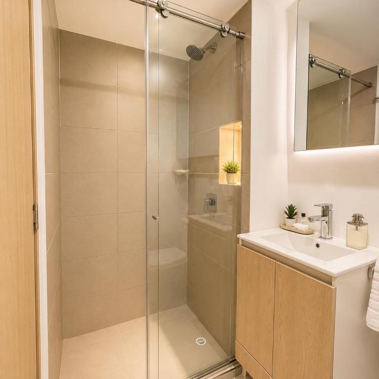 Exclusive Apt South Cali 11th Fl 5 min Mall Plaza - One-Bedroom Apartment with View - 12