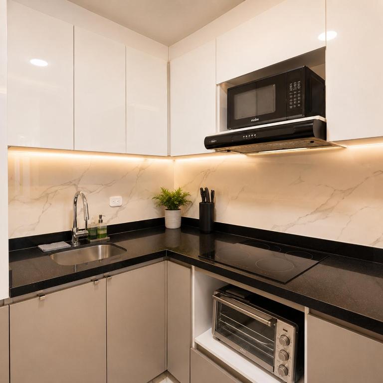 Exclusive Apt South Cali 11th Fl 5 min Mall Plaza - One-Bedroom Apartment with View - 14