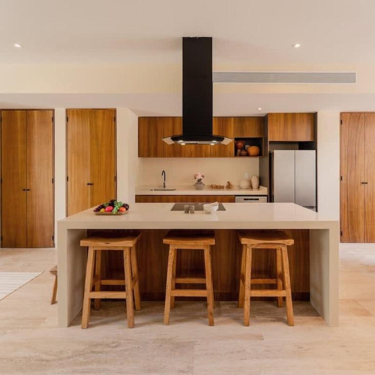 Private Oasis Mistiq, Rooftop Pool, Beach Shuttle - Three-Bedroom Villa - 3