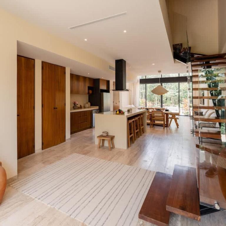 Private Oasis Mistiq, Rooftop Pool, Beach Shuttle - Three-Bedroom Villa - 11