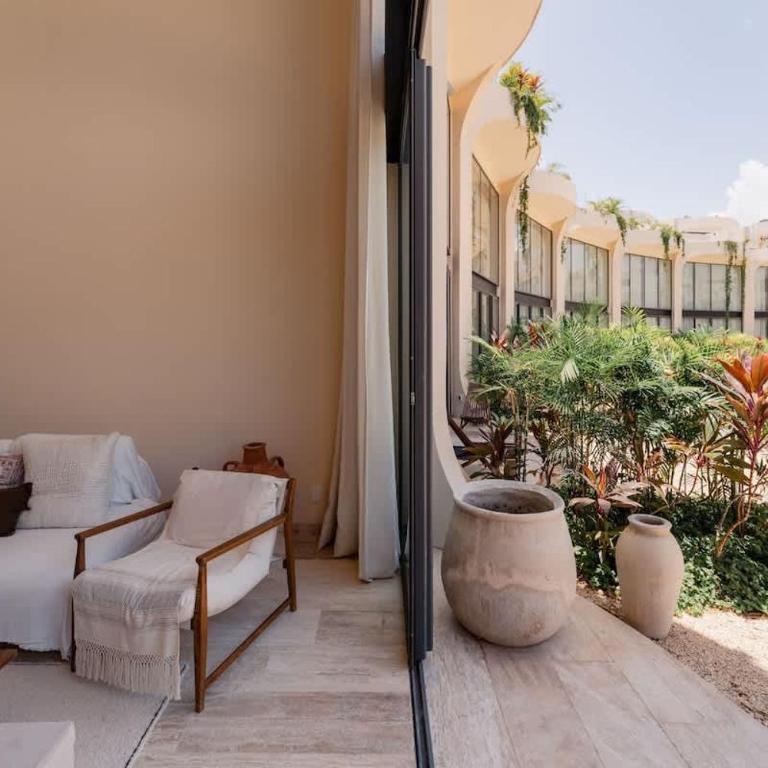 Private Oasis Mistiq, Rooftop Pool, Beach Shuttle - Three-Bedroom Villa - 12