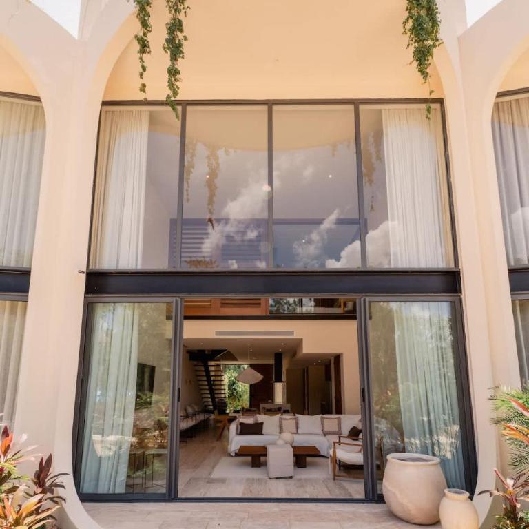 Private Oasis Mistiq, Rooftop Pool, Beach Shuttle - Three-Bedroom Villa - 13