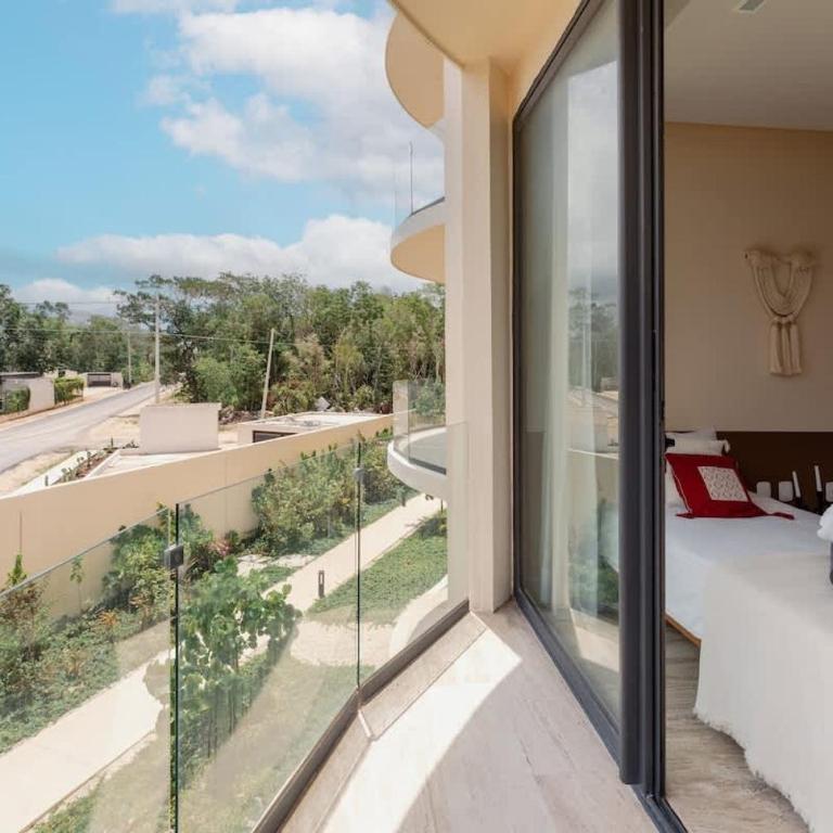 Private Oasis Mistiq, Rooftop Pool, Beach Shuttle - Three-Bedroom Villa - 15