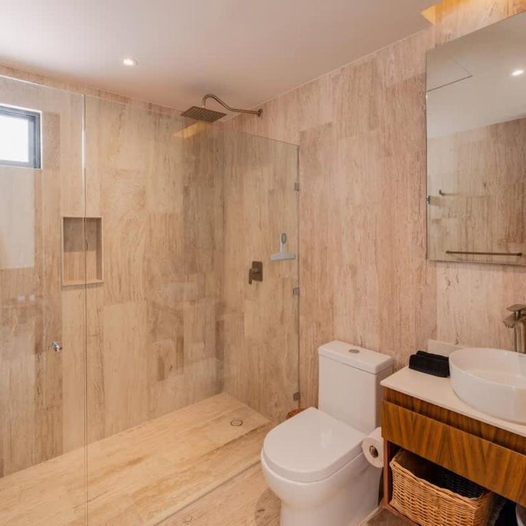 Private Oasis Mistiq, Rooftop Pool, Beach Shuttle - Three-Bedroom Villa - 16