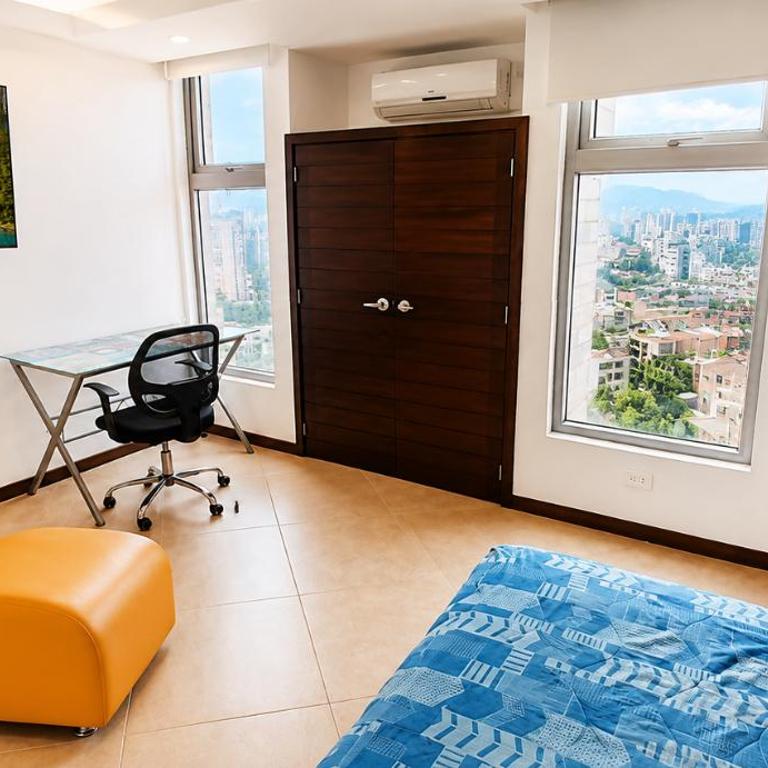 Laureles penthouse, jacuzzi-rooftop fun in the sun - One-Bedroom Apartment - 3