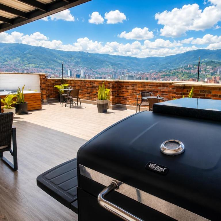 Laureles penthouse, jacuzzi-rooftop fun in the sun - One-Bedroom Apartment - 11