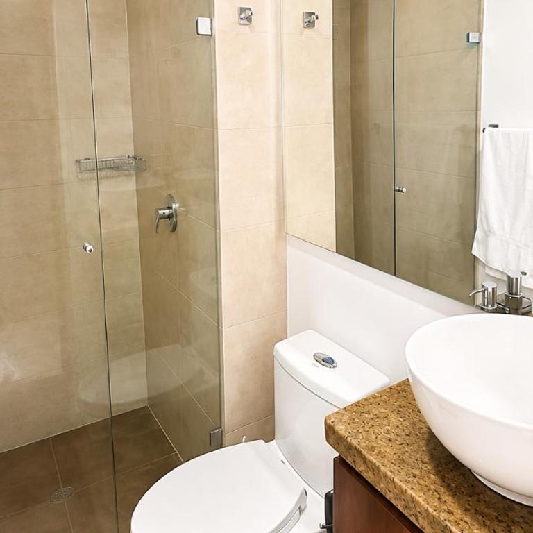 Laureles penthouse, jacuzzi-rooftop fun in the sun - One-Bedroom Apartment - 10