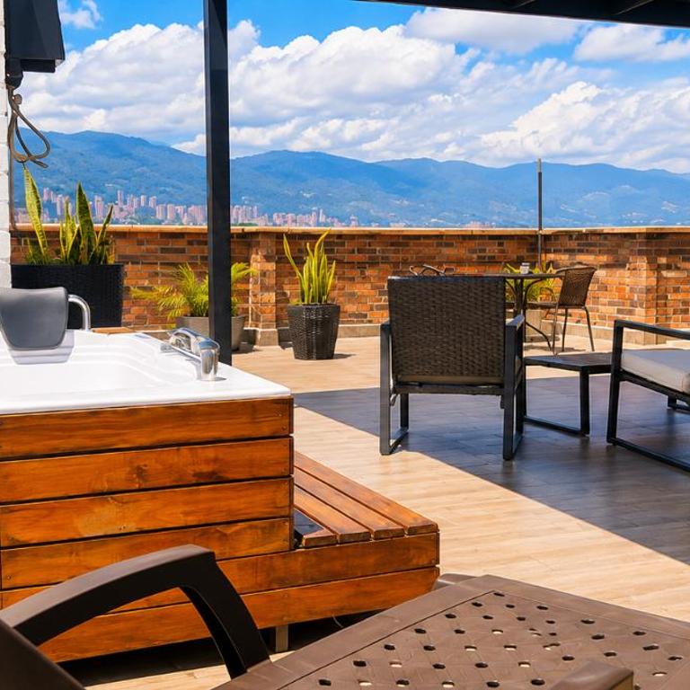 Laureles penthouse, jacuzzi-rooftop fun in the sun - One-Bedroom Apartment - 1