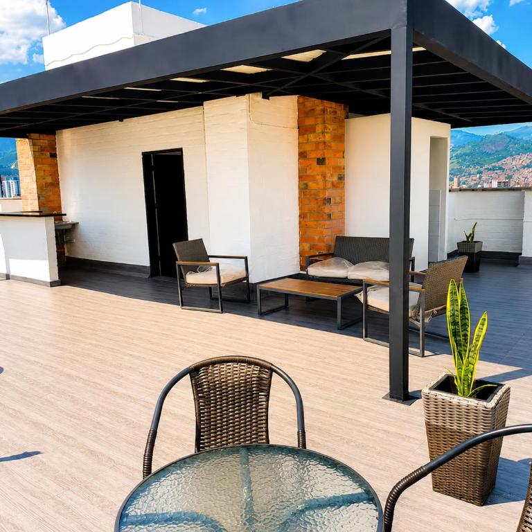 Laureles penthouse, jacuzzi-rooftop fun in the sun - One-Bedroom Apartment - 13