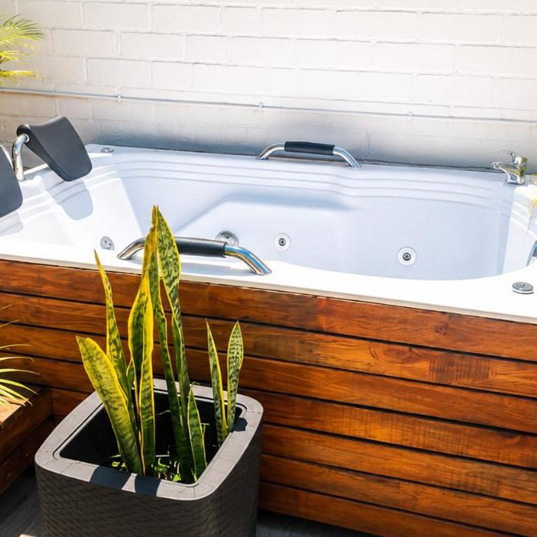 Laureles penthouse, jacuzzi-rooftop fun in the sun - One-Bedroom Apartment - 21