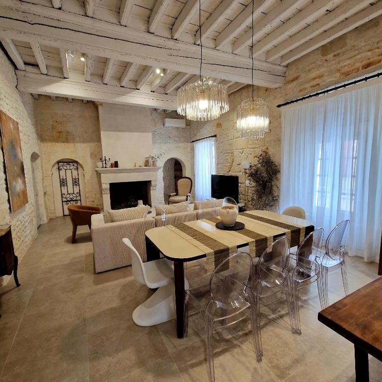 Le Castel - Centre historique Arles - Appartement 5 Chambres - 67