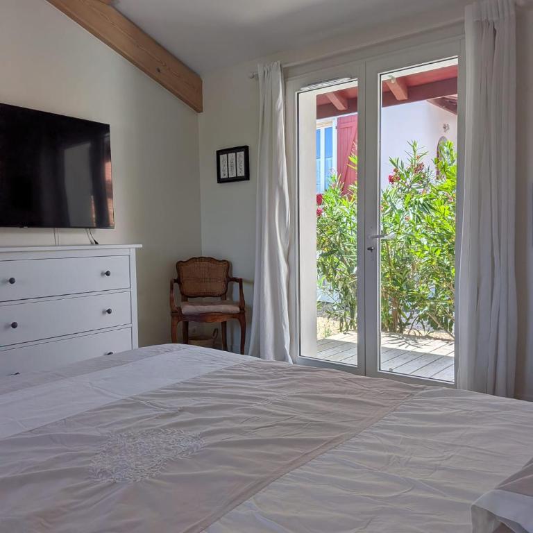Biarritz appartement 2 adultes, 2 enfants à proximité immédiate des plages et des commerces - Appartement avec Vue sur la Montagne - 14